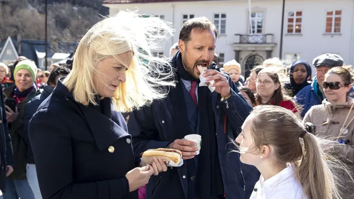 Snackende royals: 'Echt, één hapje maar'