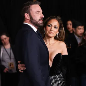 Column Ella Vermeulen over Jennifer Lopez, hier afgebeeld met Ben Affleck in februari 2024.