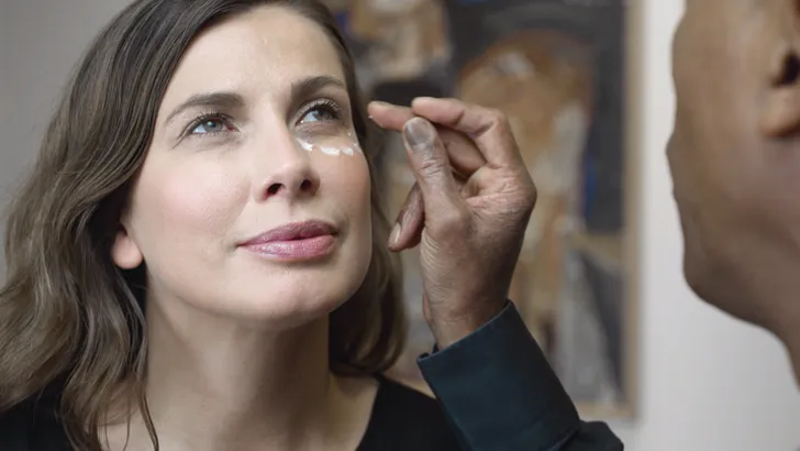 Verwennerij voor de huid: tips voor het aanbrengen van oogcrème
