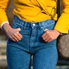 Niet skinny of mom jeans – maar déze nieuwe pasvorm flatteert echt iedereen | Nouveau
