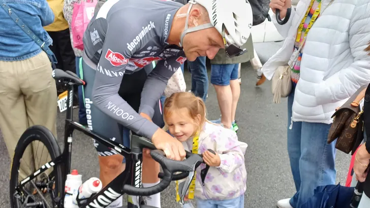 jonas rickaert en z'n dochtertje in de tour