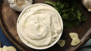 Zelf knoflooksaus maken