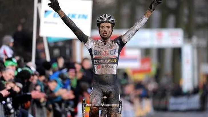 Albert oppermachtig in Belgisch kampioenschap