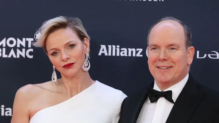 Frozen: prinses Charlene's gladste botoxmomentjes