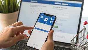 Vrouw waarschuwt op Facebook voor flitser en moet als straf 650 euro betalen of de gevangenis in