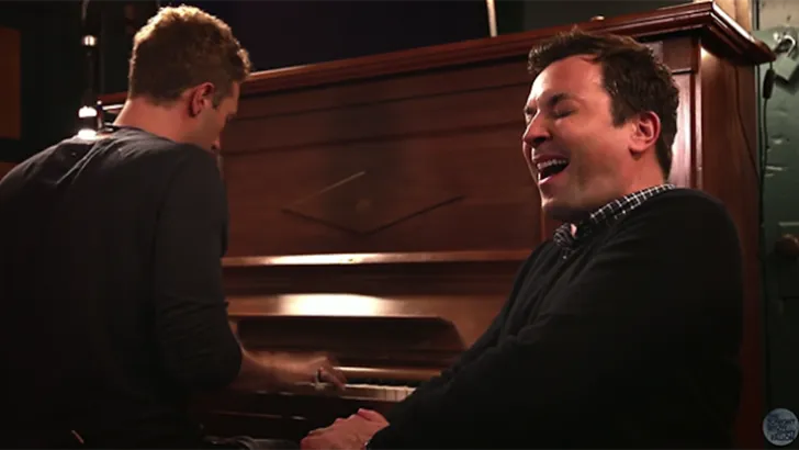 Chris Martin en Jimmy Fallon zingen Bowie's Life On Mars