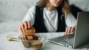 In Vertrouwen: 'Ik dacht dat ik niet kon werken zonder koekjes, maar het bleek ADHD'