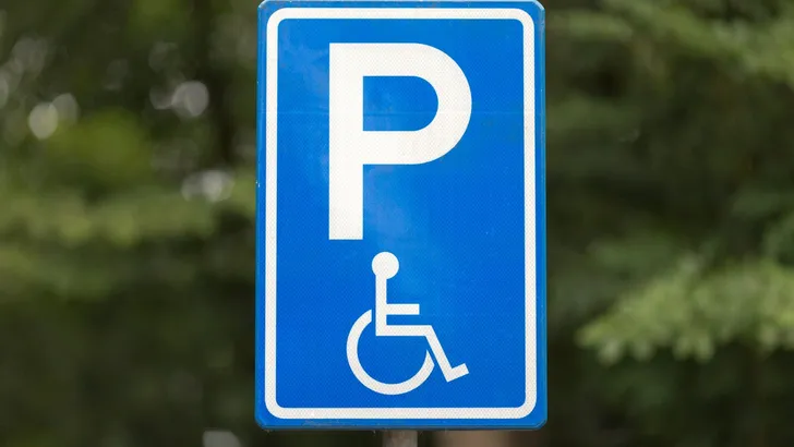 Woede om handhavers die rouwauto waarschuwen