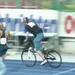 wielrenner op atletiekbaan op de 400 horden tegen renner, iets voor pieterse en bol?