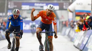 Joris Nieuwenhuis werd zelf vierde op het WK in Hulst, maar had ook nog mooie woorden over voor 'bizarre' en 'levende legende' Mathieu van der Poel, die zijn achtste wereldtitel pakte.