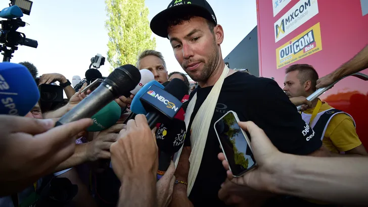 Tour de France: Cavendish moet strijd met gebroken schouderblad staken