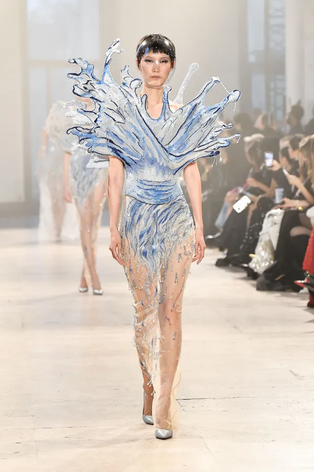 De show van Rahul Mishra bij Paris Haute Couture Week 