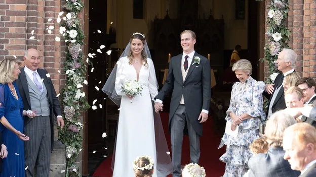 Foto van aartshertog Alexander en gravin Natacha van Oostenrijk bij hun huwelijk in 2023.