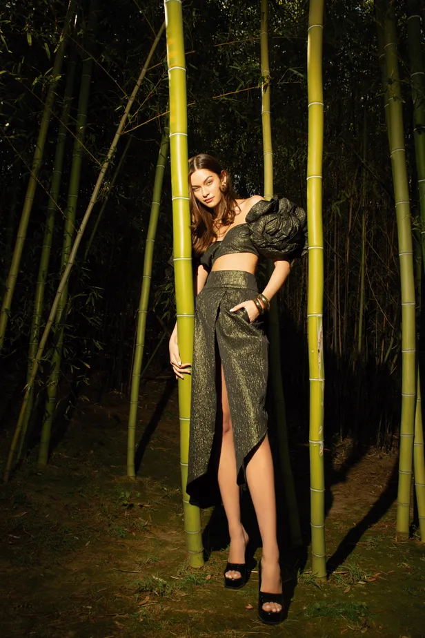 Jurk: RC Caylan | Hakken: Azalea Wang | Juwelen: Revolve