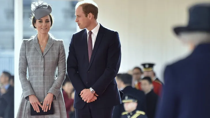Waarom Kate Middleton altijd een clutch draagt