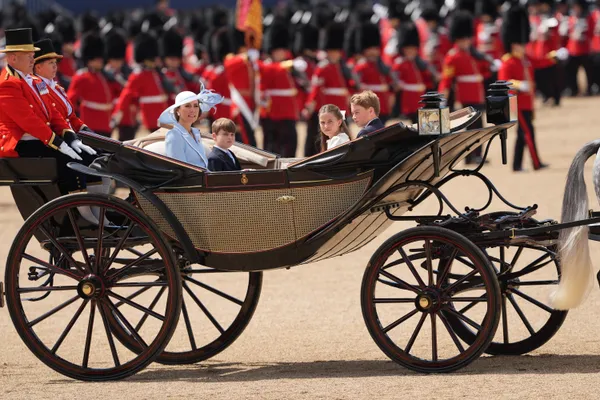 Katen en kroost verlaten de Trooping the Colour