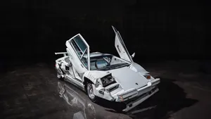 Zwaar gehavende 'Wolf of Wall Street' Countach onder de hamer