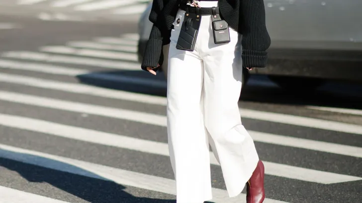 Vrouw met stijvlolle look.