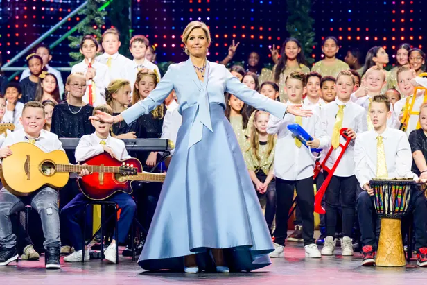 Koningin Máxima in haar favoriete Natan-rok bij het Kerst Muziekgala 2023.