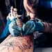 Vrouw laat tattoo verwijderen, gaat gruwelijk fout