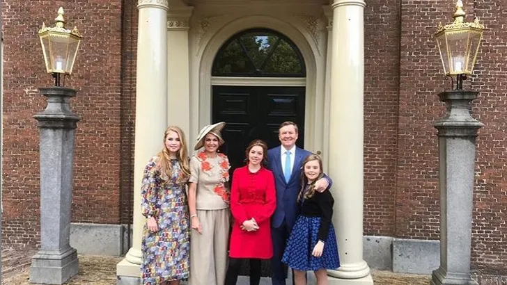 Koningin Máxima en prinses Amalia vieren Koningsdag in een outfit van.... Natan