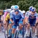 damiano caruso gooit dylan van baarle z'n bril van het hoofd in de giro