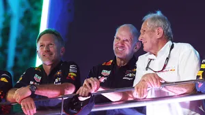 Helmut Marko met Adrian Newey en Christian Horner