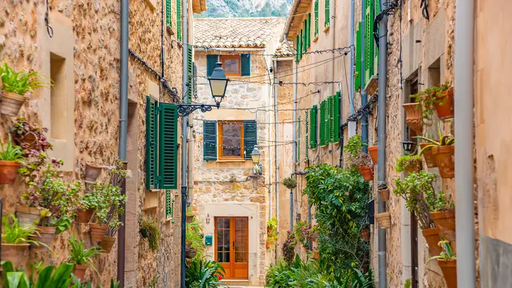 Iedereen gaat naar Mallorca, maar halfuur verder vind je een plek die mooier én goedkoper is