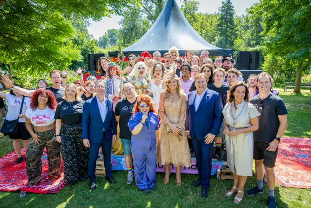 Koningin Máxima krijgt lof van internationale pers door als eerste koningin bij de opening van WorldPride aanwezig te zijn.