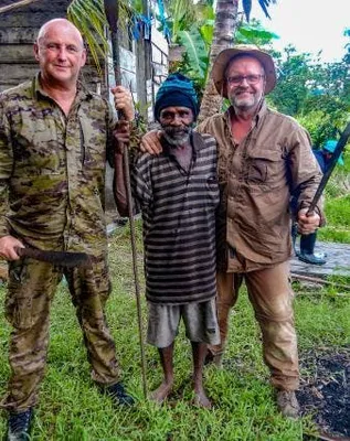 Fred Warmer (l) en Fred Pelder maken nieuwe vrienden.