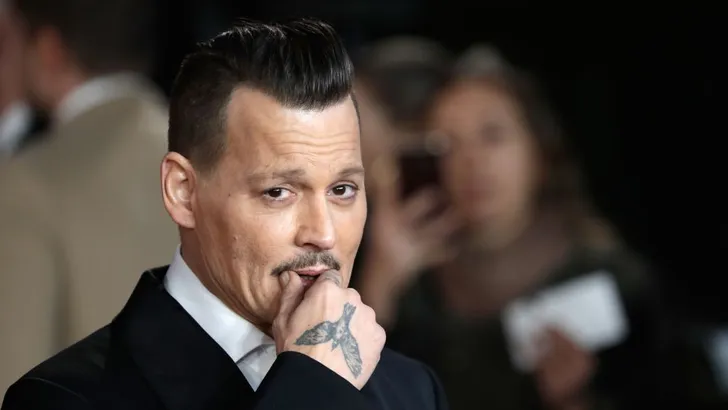 'Johnny Depp heeft vriendin en trouwt gauw'