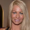 Samantha 'Barbie' de Jong showt groeiende babybuik