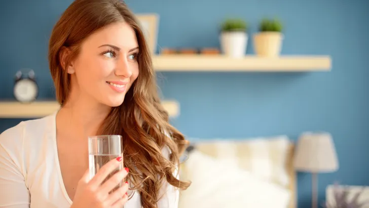 Zo veel water zou je per dag écht moeten drinken