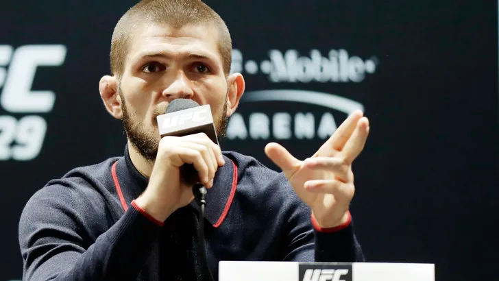 Khabib is er helemaal klaar mee en dreigt met opstappen