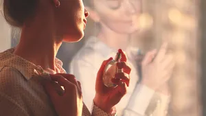 Nog op zoek naar een Valentijnscadeau? Ontdek 5 goddelijke parfums voor haar die gegarandeerd in de smaak vallen. Deze geuren zijn jóuw redding voor een romantisch weekend!