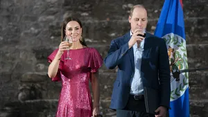 Van privé-eilanden in de Seychellen tot een Zwitsers chalet van miljoenen. Zo spenderen de Windsors hun fortuin tijdens de vakantie.