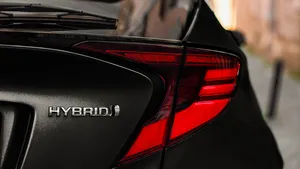 Grote studie toont aan: brandstofverbruik van plug-in hybrides in de praktijk tot 300 procent hoger dan in folder