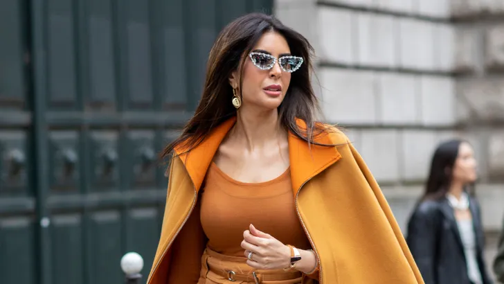 oranje streetwear style vrouw outfit
