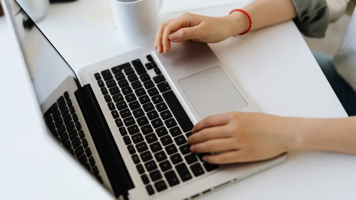 Drie weken dicht en nul gemiste patiëntmails. Zo richt je een vakantie-inbox in