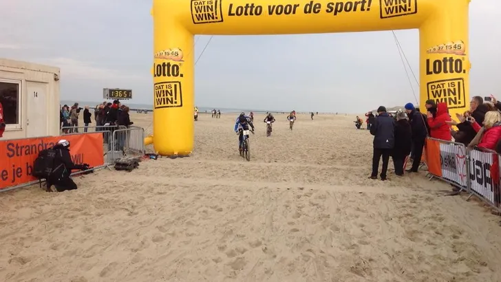 Strandrace Texel: Rood en Knetemann winnen