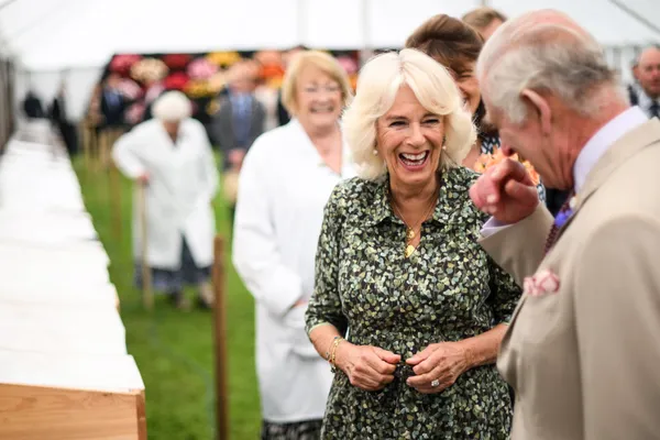 Camilla met de 'Goddess' munthanger