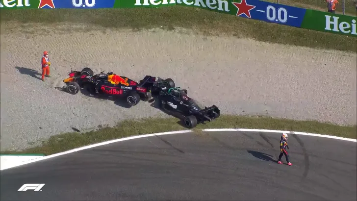 Verstappen en Hamilton geven elkaar de schuld van incident Monza