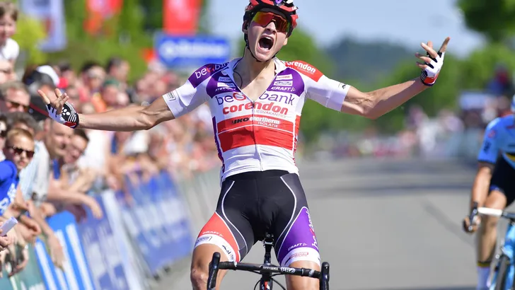 Mathieu van der Poel verzekert zich van eindzege Boucles de la Mayenne door machtige sprint