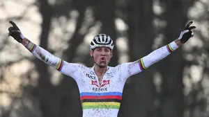 Van der Poel: 'Olympisch goud wordt moeilijker door Tour, maar ben het verplicht aan sponsoren'