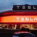 Tesla-watchers waarschuwen dat er een grote strijd op komst is voor het bedrijf van Elon Musk: 'Dramatisch anders'