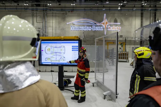 Mercedes-Benz en Europese brandweerkorpsen organiseren gezamenlijke trainingen