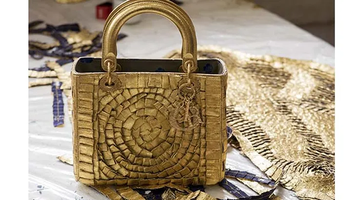 11 kunstenaressen geven hun visie op de iconische Lady Dior