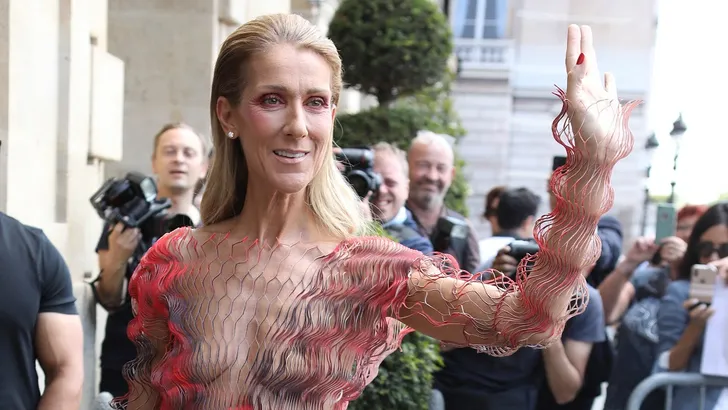 Céline Dion is de onbetwiste ster van Paris Fashion Week