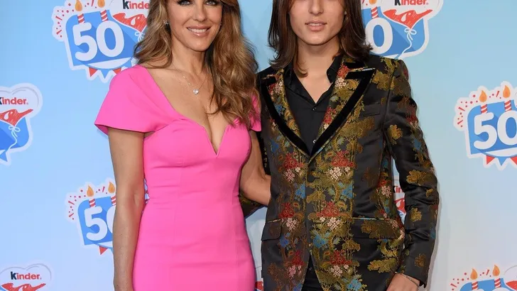 Huh, is het Liz Hurley of haar zoon Damian? 