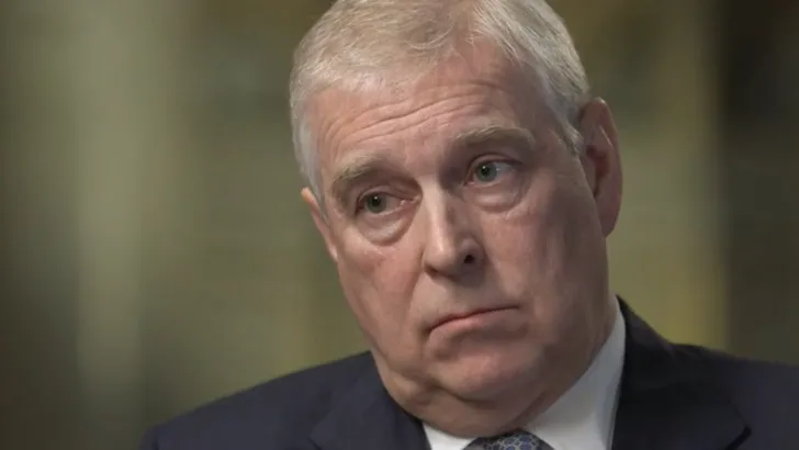 Oh dear: Prins Andrew legt functies neer na interview over affaire Epstein